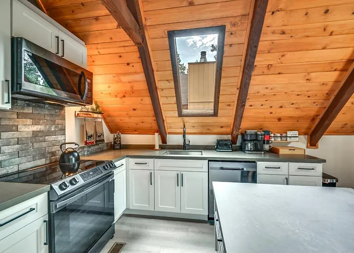 Deck & Grill: A-frame In Munds Park! Munds Park