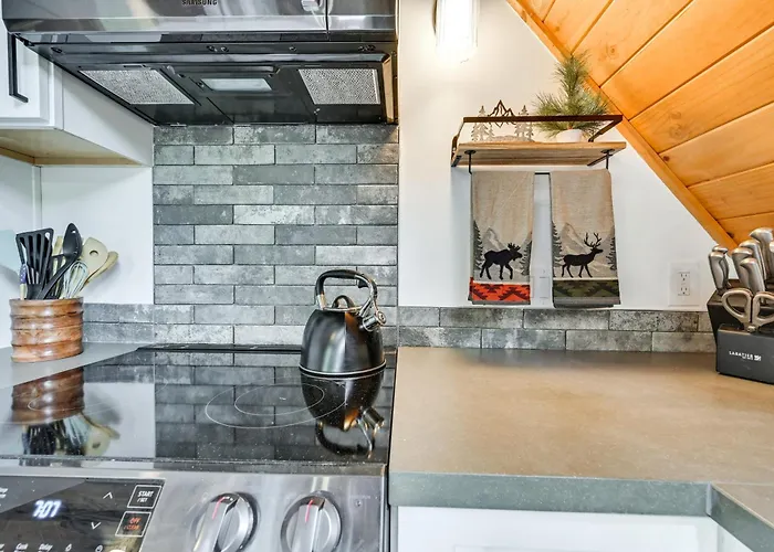 Deck & Grill: A-frame In Munds Park! *